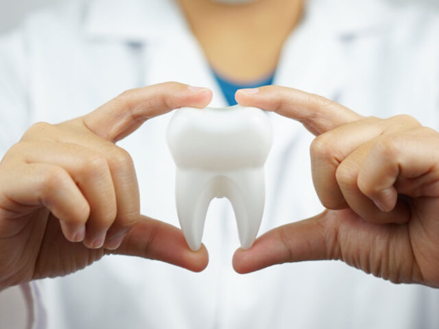 https://www.emergencydentistomaha.com/wp-content/uploads/2020/11/body-1-640x480.jpg